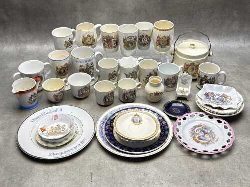 Collection of British Royal Family souvenirware including Edward VIII