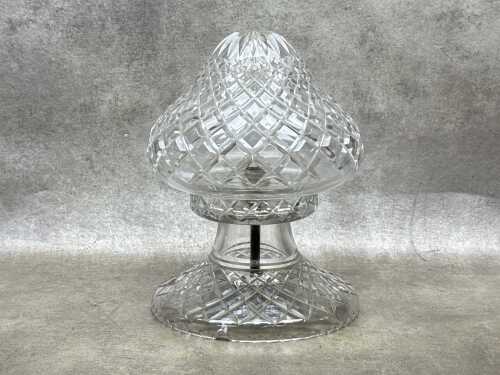 Cut crystal table lamp