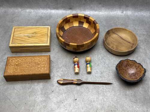 Assorted timber decorative items