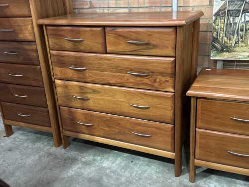 Davis Furniture seven-drawer dresser