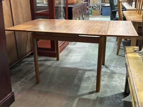 Mid-century extendale rectangular dining table