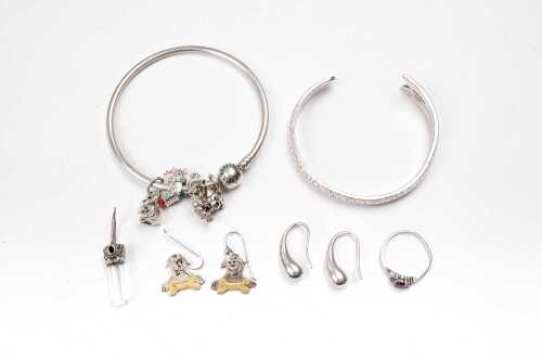A collection of jewellery in sterling silver