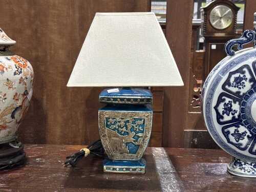 Retro ceramic table lamp with Oriental scene