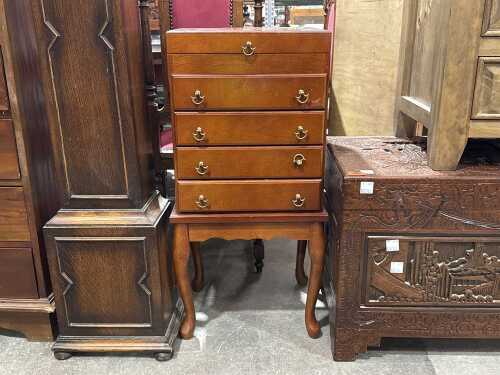 Jewellery cabinet