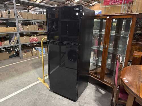 Mitsubishi Electric 420L inverter refrigerator-freezer (as new)