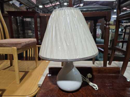Mid-century cream and brown ceramic table lamp