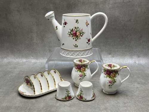 Six pieces of Royal Albert 'Old Country Roses' porcelain