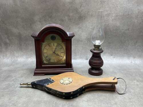 Assorted decorative items