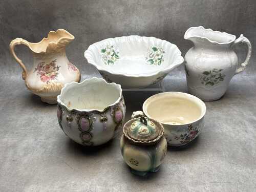 Group of antique style ceramics, mostly for washstands