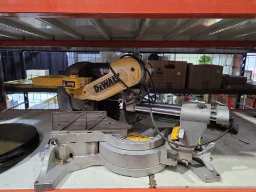 DeWalt XPS sliding compound mitre saw