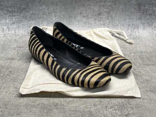 Designer-style flats size 7.5