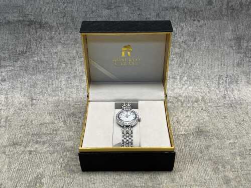 Designer-style fashion wristwatch