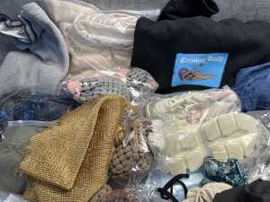 Group of assorted clothing & accessories - 2