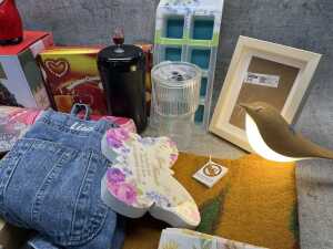 Group of homewares - 2