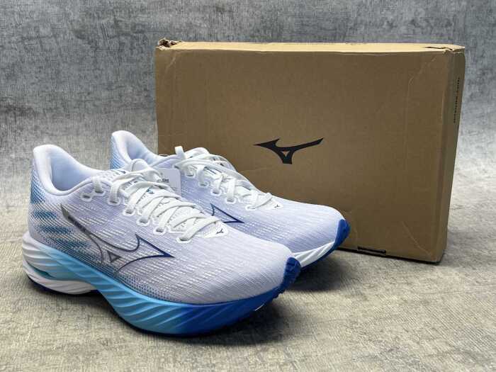 Mizuno Wave Rider 28 size US 9 Women's