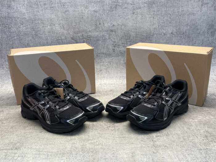 Two pairs of Asics Gel-1130 GS size US 7 Kids