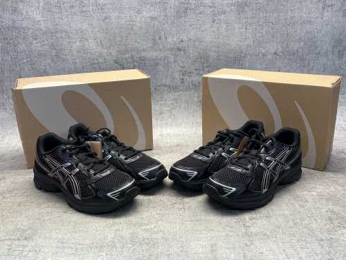 Two pairs of Asics Gel-1130 GS size US 7 Kids