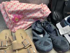 Group of Women's accessories - 5