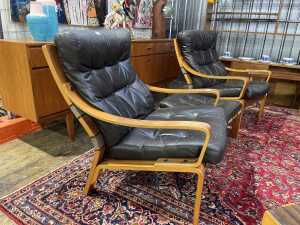 Pair of Tessa T6 mid-century armchairs and one footstool - 2