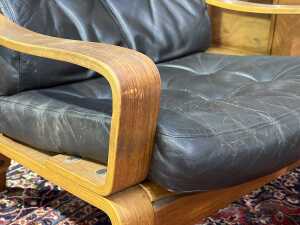 Pair of Tessa T6 mid-century armchairs and one footstool - 5