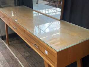 Gertner's Fine Furniture mid-century maple dressing table - 3