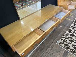 Gertner's Fine Furniture mid-century maple dressing table - 5