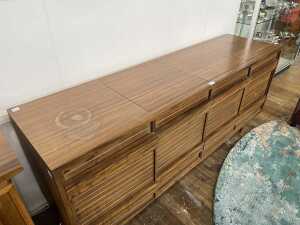 An ingenious mid-century walnut sideboard and stereo cabinet - 2