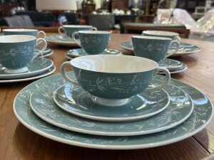 Royal Doulton 'Cascade' porcelain dinner setting for six - 2