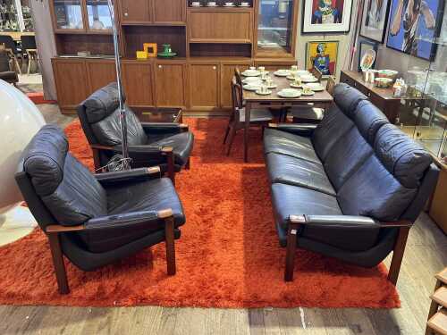 37 · Tessa mid-century three piece lounge suite