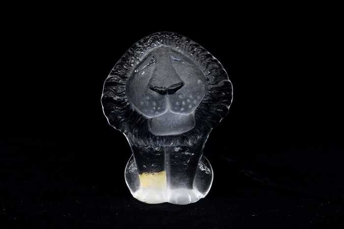 Mat Jonasson Royal Krona crystal lion figure, 1970s