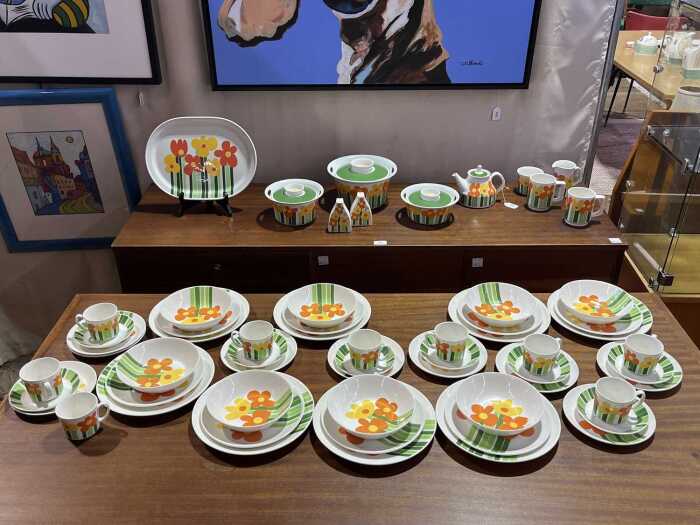Figgjo Flint 'Annemarie' mid-century ceramic dinner setting for eight, 1970s