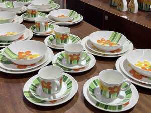 Figgjo Flint 'Annemarie' mid-century ceramic dinner setting for eight, 1970s - 2