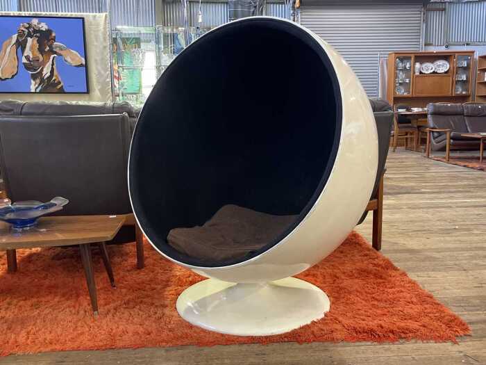 Replica ball chair after Eero Aarnio