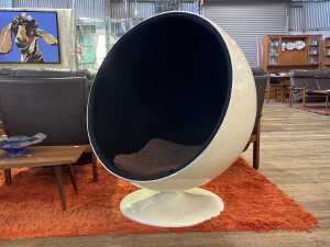Replica ball chair after Eero Aarnio