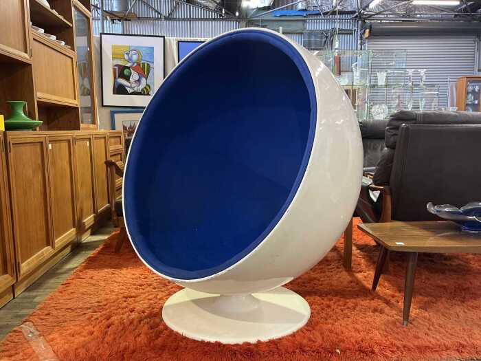Replica ball chair after Eero Aarnio