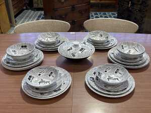 Ridgway Potteries 'Homemaker' porcelain dinner setting for eight