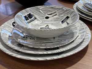 Ridgway Potteries 'Homemaker' porcelain dinner setting for eight - 4