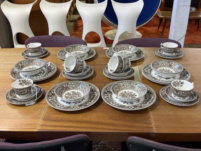 Wood & Sons 'Westminster' porcelain dinner setting for eight