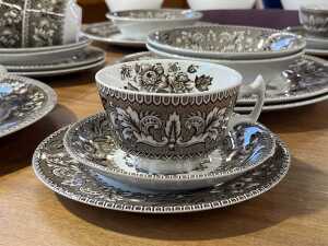 Wood & Sons 'Westminster' porcelain dinner setting for eight - 2