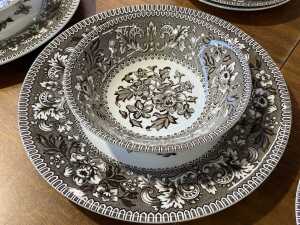 Wood & Sons 'Westminster' porcelain dinner setting for eight - 3