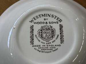 Wood & Sons 'Westminster' porcelain dinner setting for eight - 5