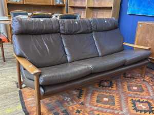 Tessa T21 mid-century three-piece lounge suite - 2