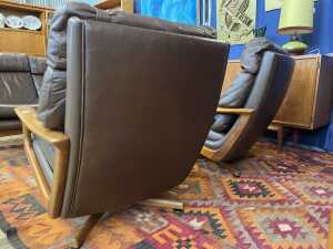 Tessa T21 mid-century three-piece lounge suite - 4