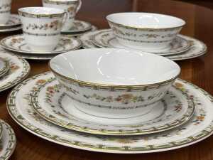 Royal Doulton 'Mosaic Garden' porcelain dinner setting for six - 2