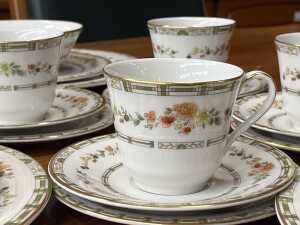 Royal Doulton 'Mosaic Garden' porcelain dinner setting for six - 3