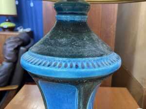 Mid-century blue pottery lamp - 4