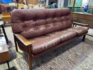 Tessa T21 mid-century three-seat sofa - 2