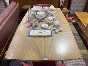 Mid-century kitchen table and two dining chairs - 2