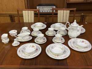 Royal Albert 'Jubilee Rose' porcelain dinner setting for six