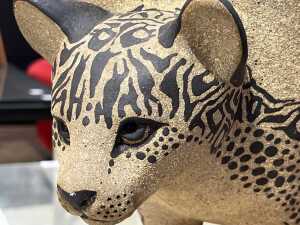 Pottery planter with three figural jaguar supports - 4